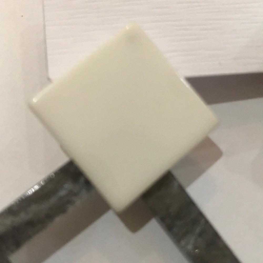 🆕 Gray & White Square Acrylic Earrings - Picture 3 of 5